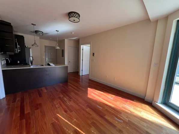 83-30 Kew Garden Road image 6 of 9