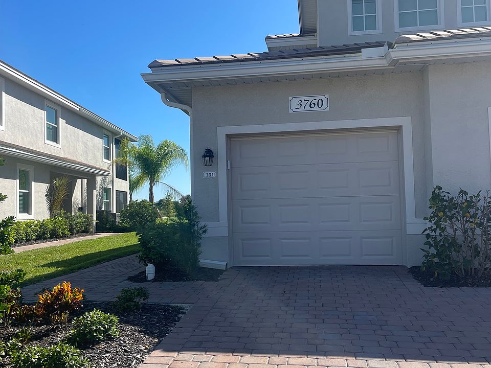 First floor condo with one car garage and private entrance