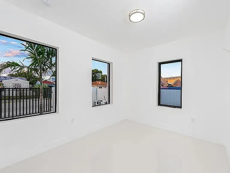 676 NW 47th St #5 — Photo 8
