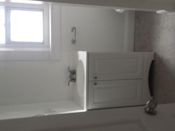 2nd image of 464 Livingston Ave