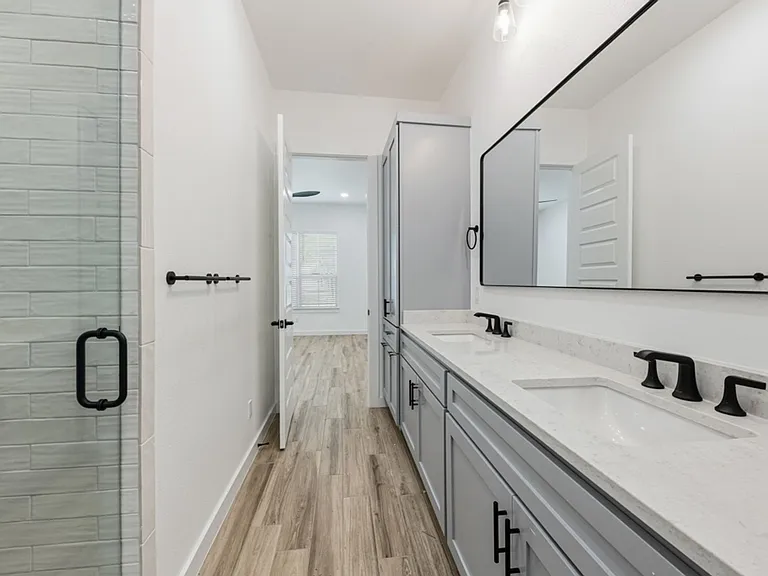158 S Academy Ave — Photo 18