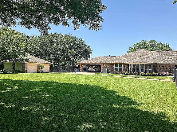 4th image of 1098 Holly Ln