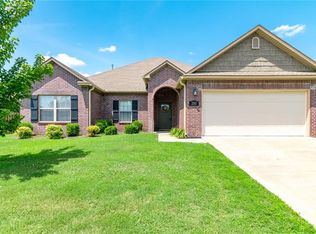 202 Devonshire Ave, Lowell, AR 72745