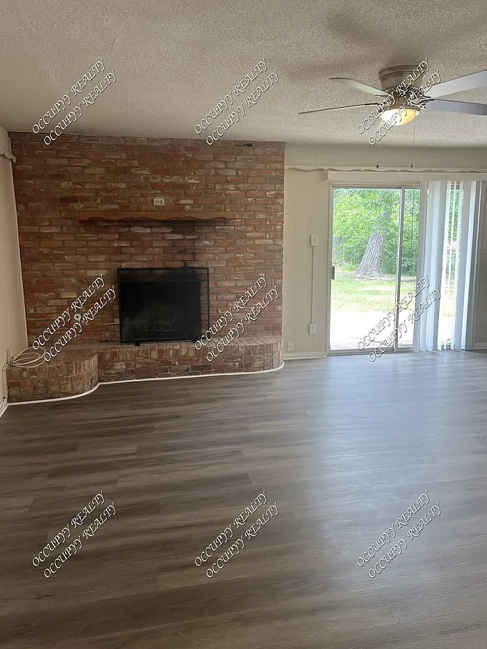 4 bed, 2.0 bath, 1550 sqft, $1,795 — Photo 3