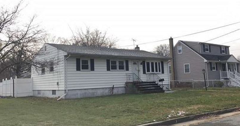 2nd image of 125 Rock Ln