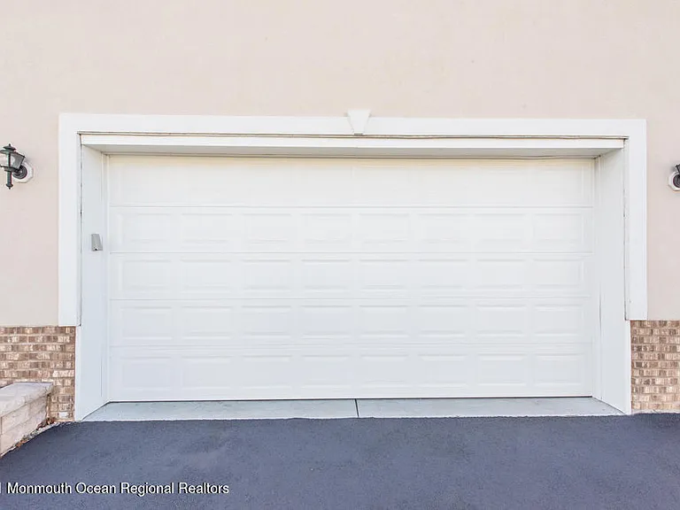12 Cindy Ct — Photo 5