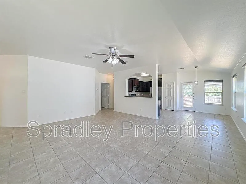 3 bed, 2.0 bath, 1681 sqft, $1,825 — Photo 3
