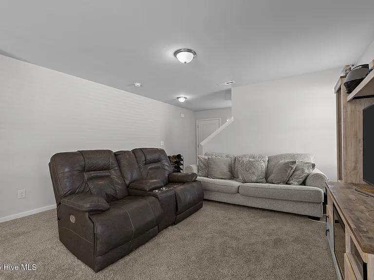 821 Conductor Ct — Photo 7