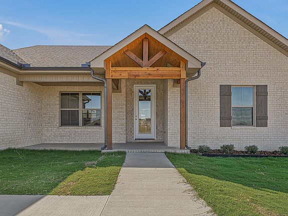 2nd image of 129 Nelson Cir