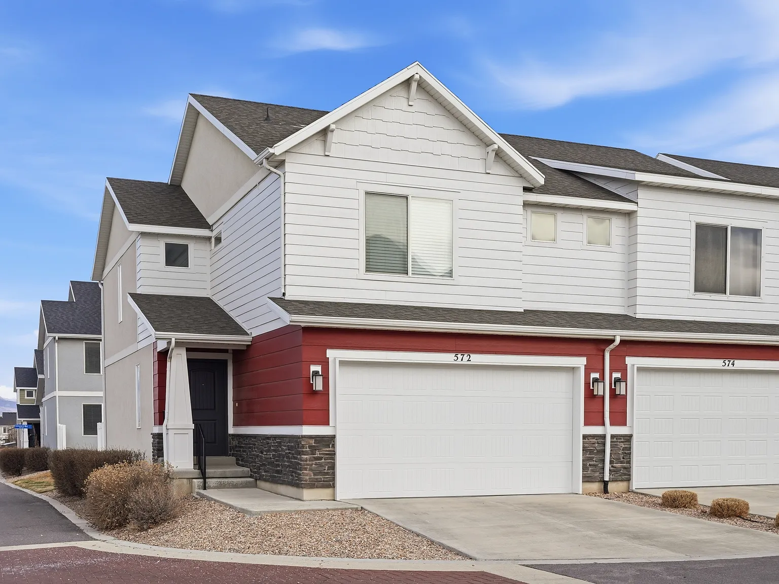 4 bed, 2300 sqft, $2,250 — Photo 2