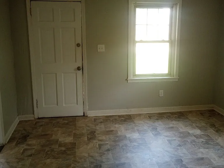 55 Oak St — Photo 2