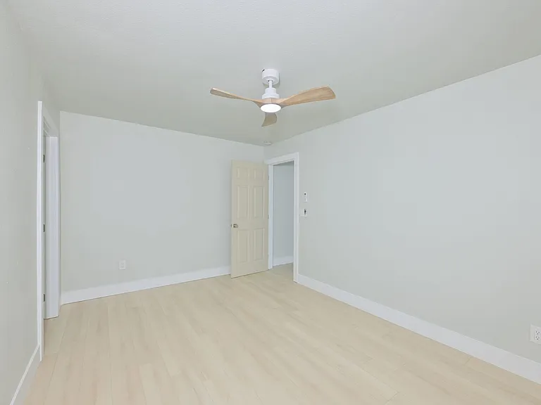 1161 Howard St — Photo 12
