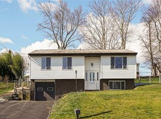 113 W Crestridge Dr, Coraopolis, PA 15108