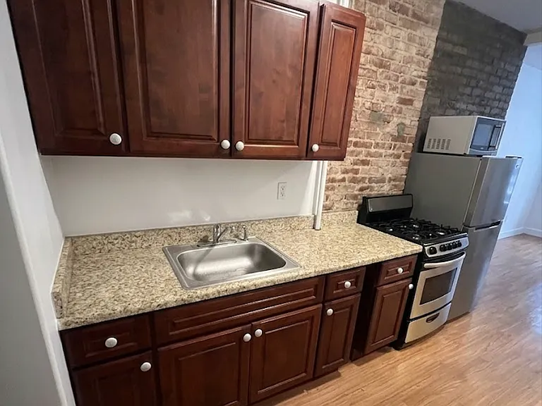 1348 Willoughby Ave #1R — Photo 7