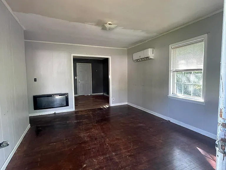 206 Celia Dr — Photo 2