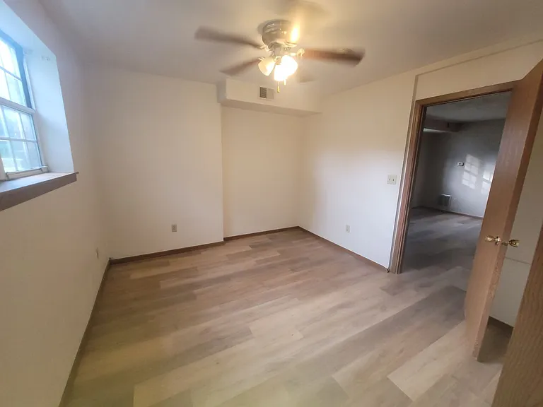 547 Turney St — Photo 2