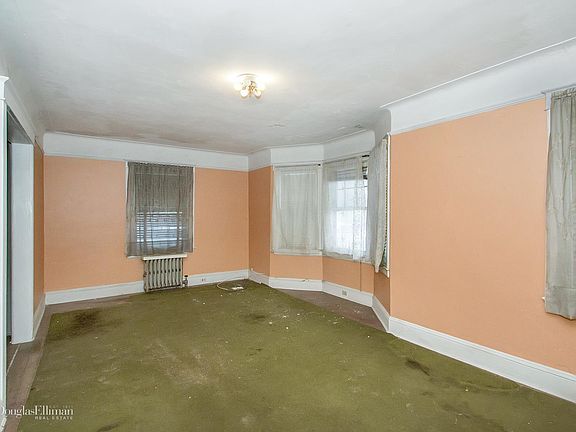 5th image of 240 Ivy St