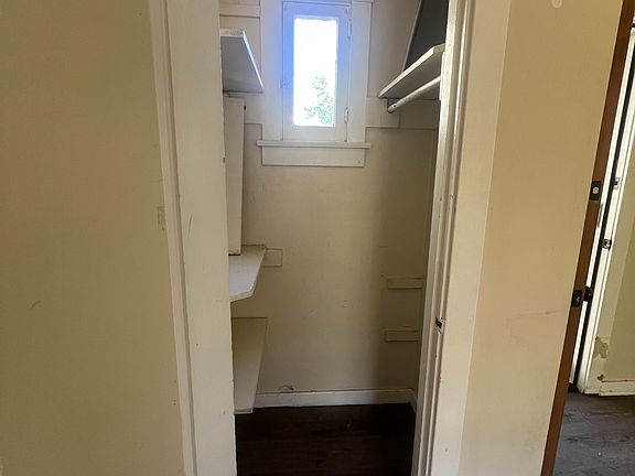 3rd image of 172 Garfield Ave