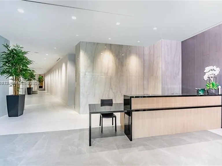 17550 Collins Ave #402 — Photo 16