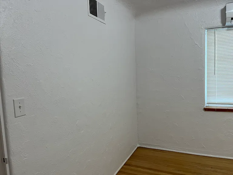 Super Cool Mid-Century Modern East Nob Hill Penthouse Suite with Views — Photo 78