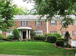 9 Dorset Rd, Great Neck, NY 11020