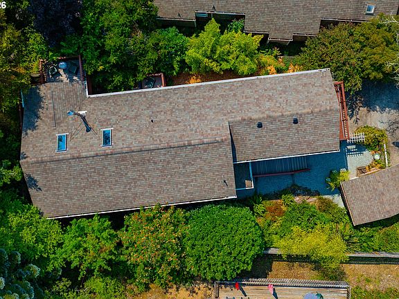 4th image of 850 Knobcone St
