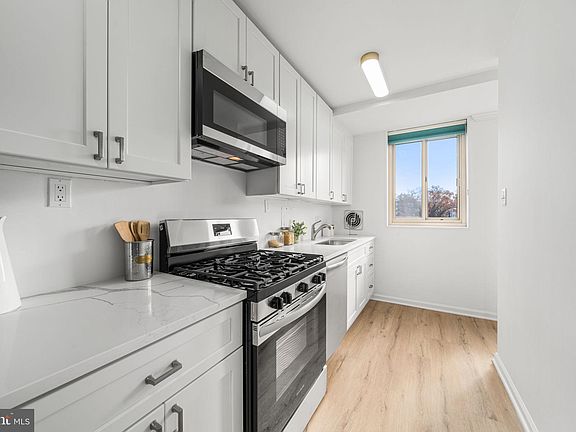 4th image of 4000 Tunlaw Rd NW APT 811