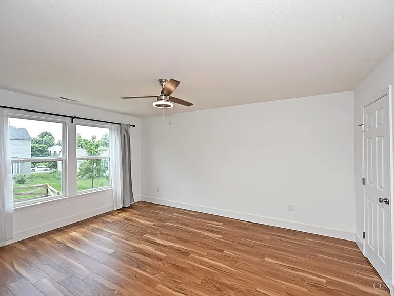5595 Noble Ct — Photo 32