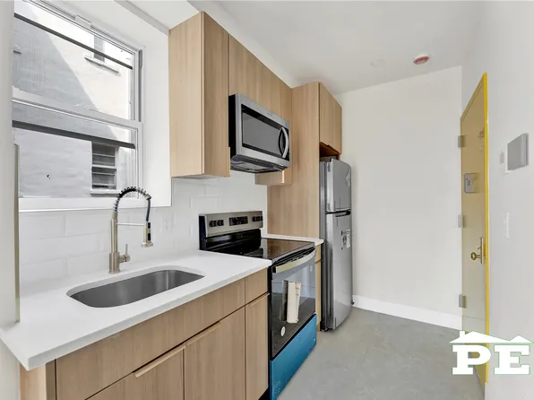 1715 Voorhies Avenue image 9 of 35