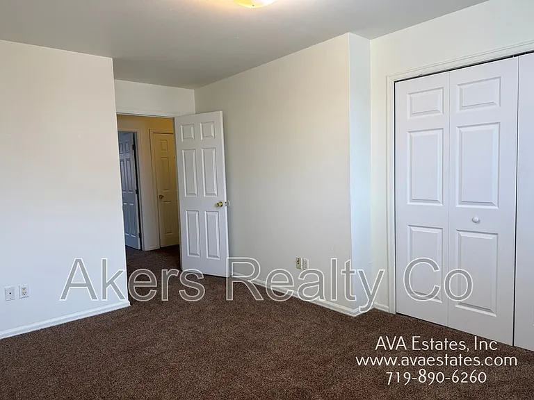 1405 E 19th St #B — Photo 8