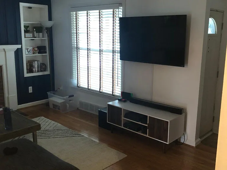 126 N Wilson Ave — Photo 4