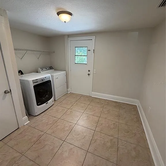 919 W Plymouth St — Photo 10