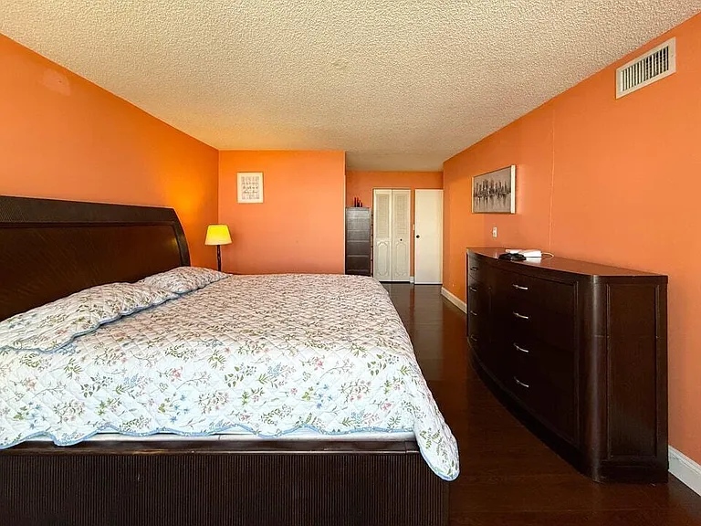 800 Parkview Dr #823 — Photo 13