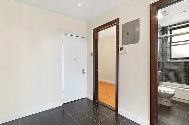 Rented by REZI | media 17