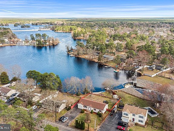 2nd image of 100 Split Rock Rd