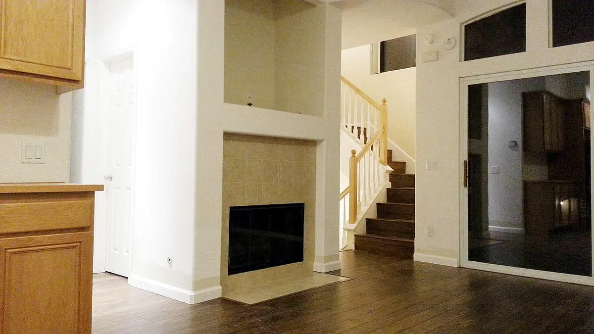 3 bed, 1105 sqft, $4,125 — Photo 2