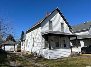 724 S 7th St, Clinton, IA 52732