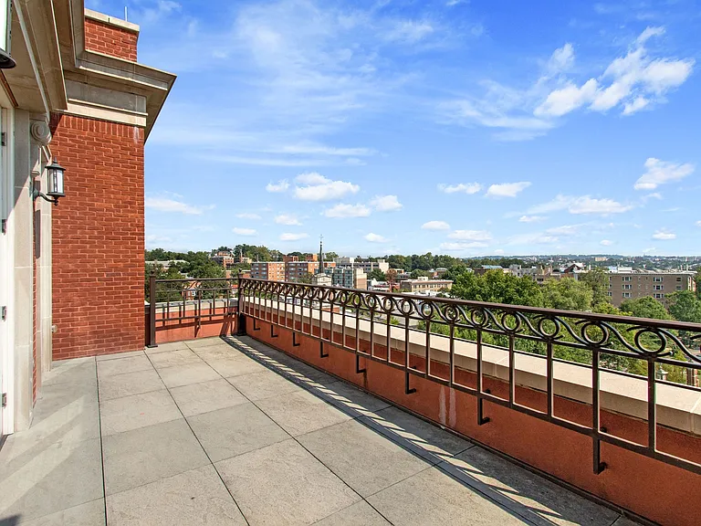 Become a part of our idyllic community in Woodley Park