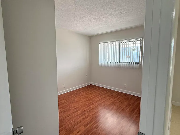 875 NW 13th St #405 — Photo 10