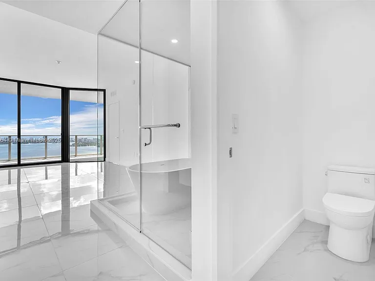 700 NE 24th St #4507 — Photo 27