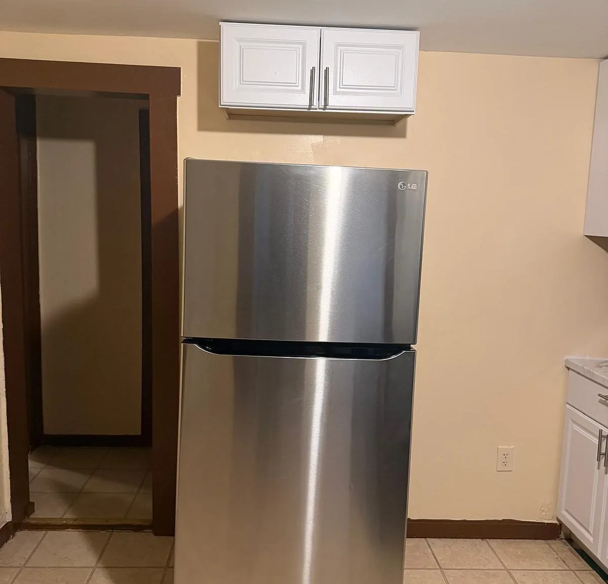 2 bed, 1.0 bath, 9999 sqft, $1,900 — Photo 4