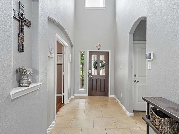 5th image of 417 Peach Ln