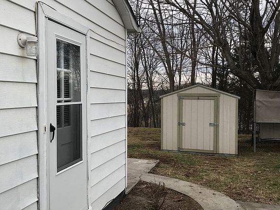 5th image of 310 Fox Dr