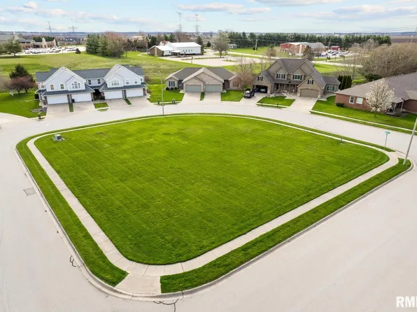 Robin Ave, Morton, IL 61550