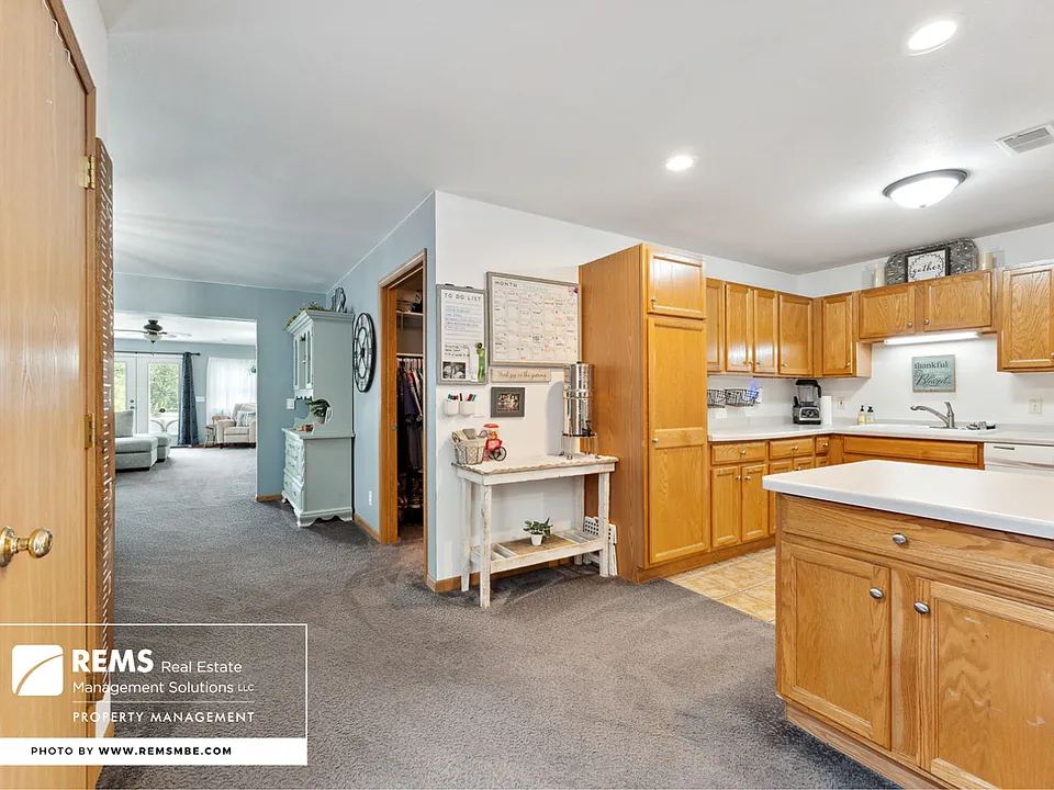 815 Island Ct #1