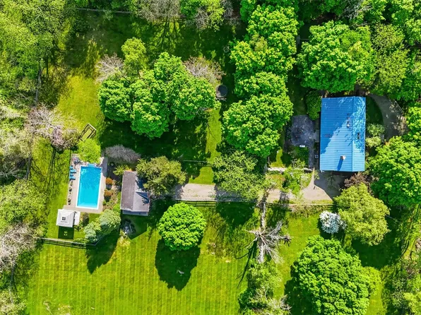 101 Drake Road, Pleasant Valley, NY 12569