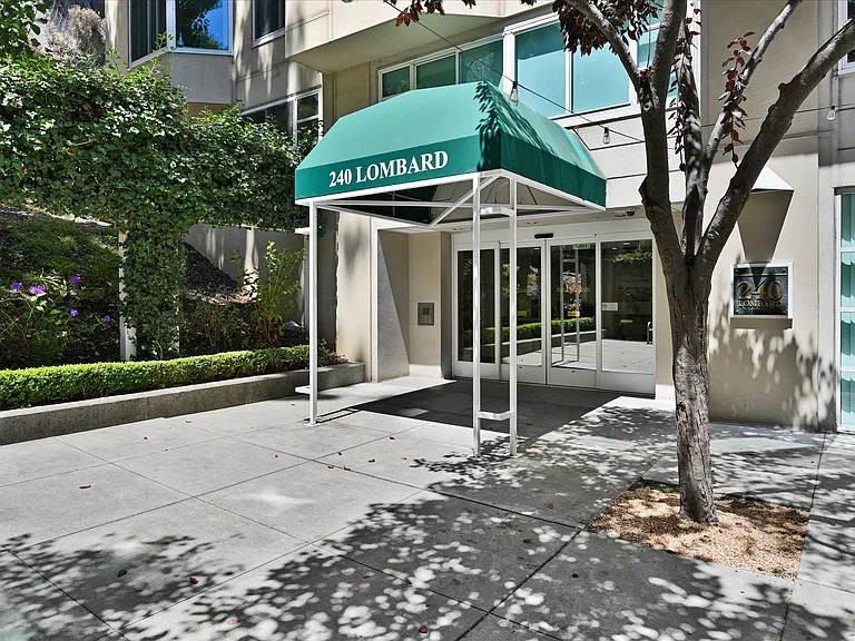 240 Lombard St #525 — Photo 16
