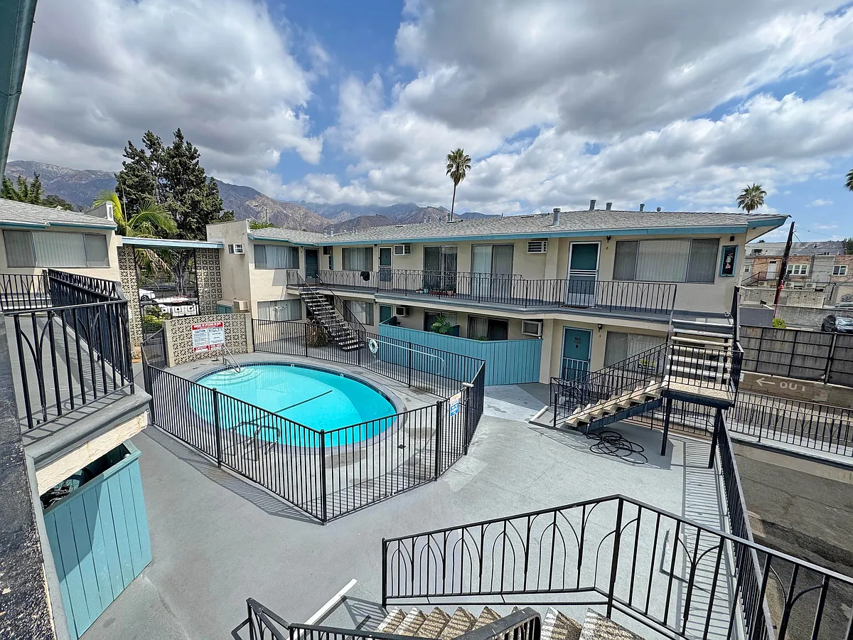 Building Photo - 1350 E Washington Blvd #12