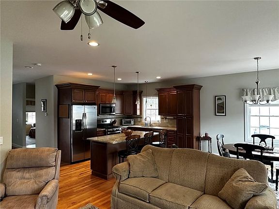 4th image of 3 Oak Hill Ct
