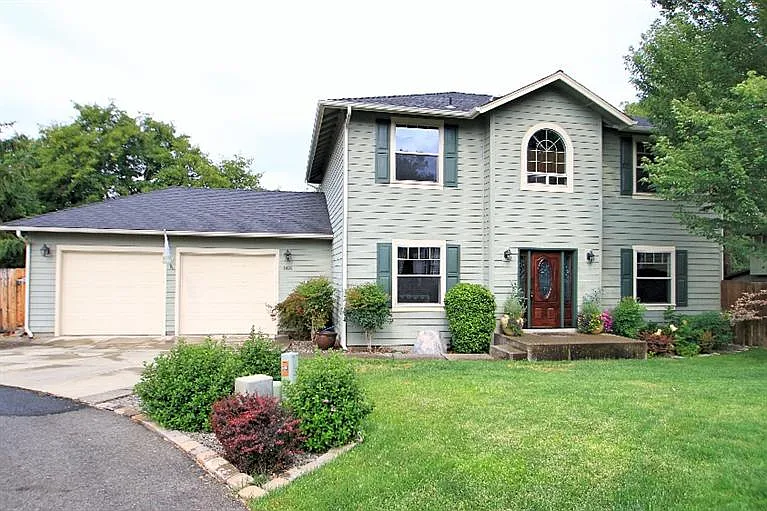 166 NW Sunday Dr photo 1